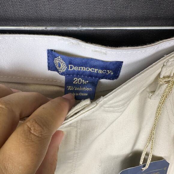 Democracy | Plus Size Women Pants in White size 20W - Picture 5 of 9